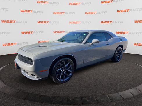 Used 2019 Dodge Challenger SXT RWD image 1