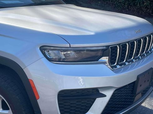 Used 2023 Jeep Grand Cherokee Laredo image 10