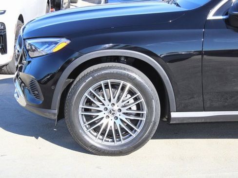 Used 2024 Mercedes-Benz GLC 300 4MATIC image 4