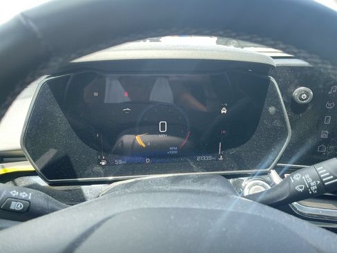 Used 2024 Chevrolet Trax ACTIV w/ Sunroof Package FWD image 13