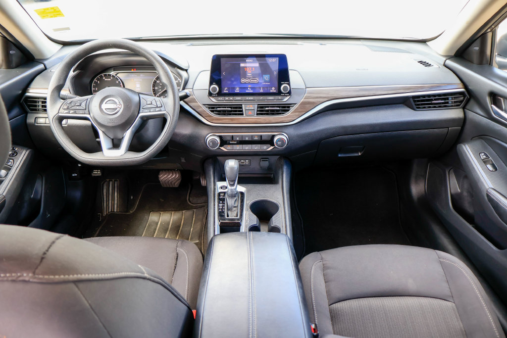 Used 2025 Nissan Altima 2.5 SV FWD image 6