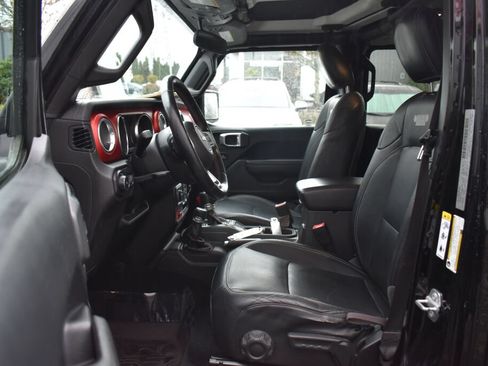Used 2019 Jeep Wrangler Unlimited Rubicon w/ Cold Weather Group AWD/4WD image 18
