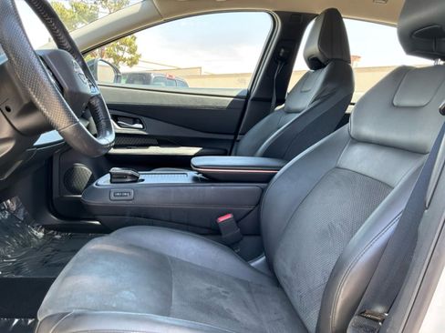 Used 2024 Nissan Ariya AWD image 18