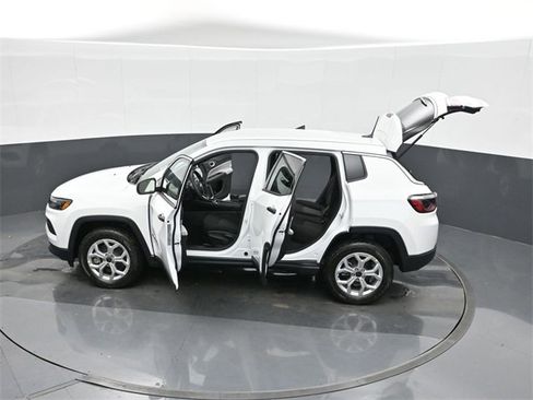 Used 2025 Jeep Compass Sport image 48