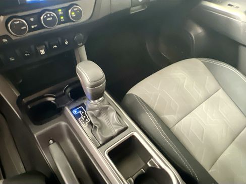 Used 2022 Toyota Tacoma TRD Off-Road RWD image 25