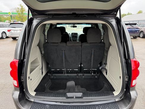 Used 2016 Dodge Grand Caravan SE FWD image 26