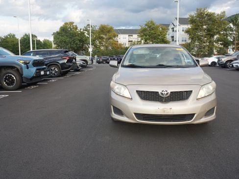 Used 2010 Toyota Corolla FWD image 2