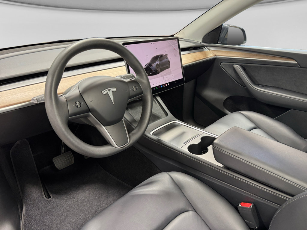 Used 2025 Tesla Model Y Long Range RWD image 17