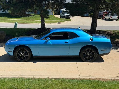 Used 2019 Dodge Challenger SXT w/ Blacktop Package RWD image 8