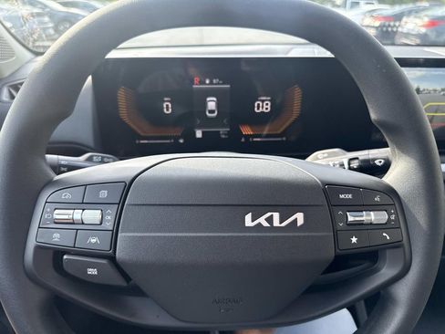New 2025 Kia K4 LXS image 10