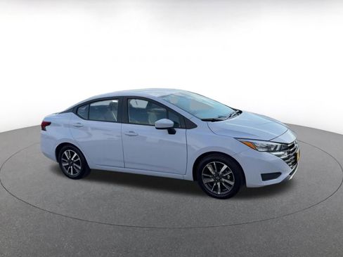 Used 2025 Nissan Versa SV image 2
