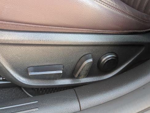 Used 2022 Genesis G70 2.0T w/ Prestige Package image 9