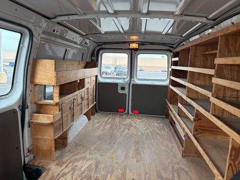 Used 2014 Ford E-250 and Econoline 250 w/ Power Group image 18