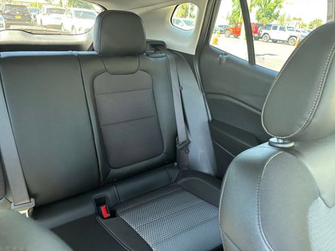 Used 2025 Chevrolet Trax LT FWD image 36