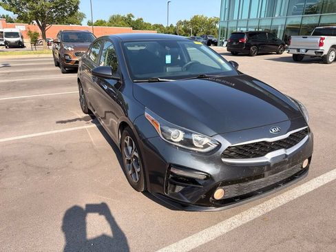 Used 2020 Kia Forte LXS FWD image 2