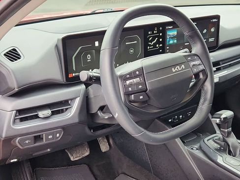 Used 2025 Kia K4 EX image 10