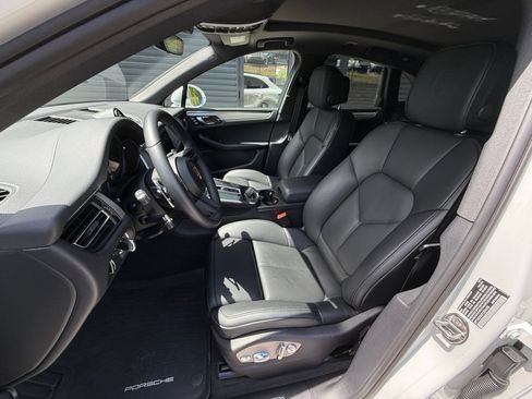 Certified 2026 Porsche Macan Turbo AWD/4WD image 5