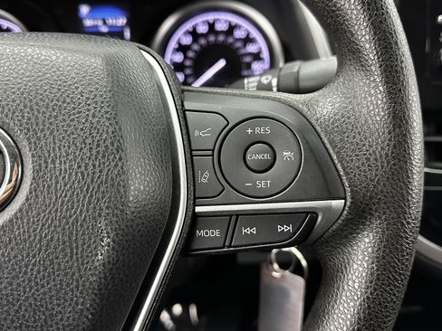 Used 2021 Toyota Camry LE image 18