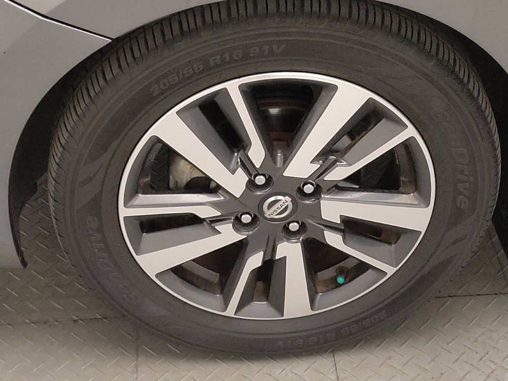 Used 2020 Nissan Versa SV FWD image 31