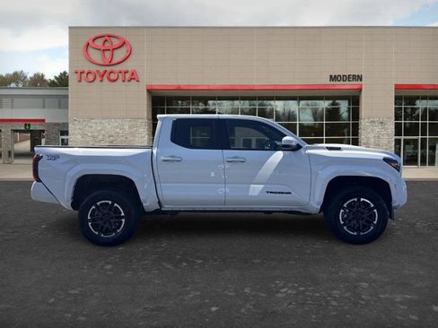 Certified 2026 Toyota Tacoma TRD Sport AWD/4WD image 7