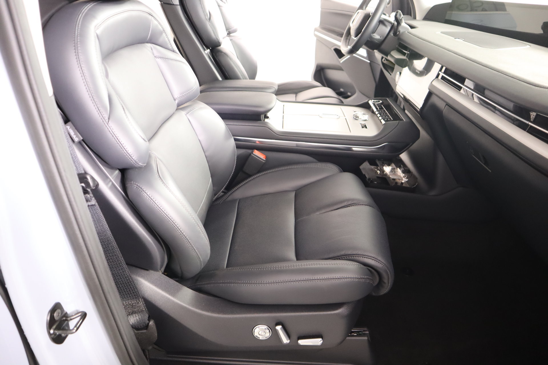 New 2026 Lincoln Navigator Premiere AWD/4WD image 15
