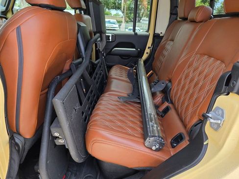 Used 2020 Jeep Gladiator Overland w/ Trailer Tow Package AWD/4WD image 37