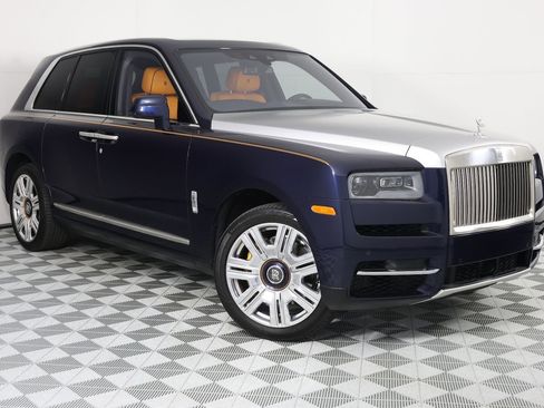 Certified 2022 Rolls-Royce Cullinan w/ Cullinan Package AWD/4WD image 9