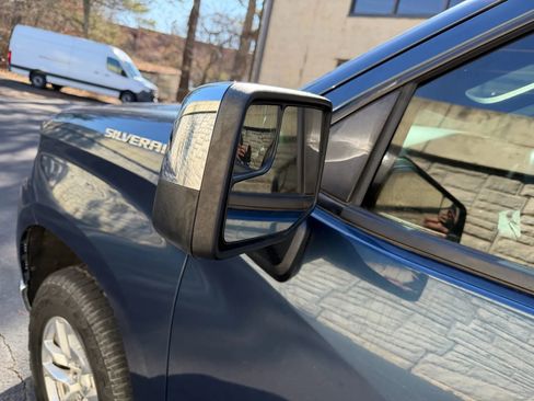 Used 2021 Chevrolet Silverado 1500 LT AWD/4WD image 36