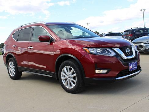 Used 2019 Nissan Rogue SV image 3