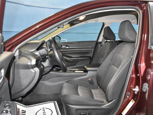 Used 2024 Nissan Altima 2.5 SV image 6