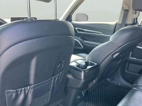 Used 2022 Kia Telluride LX AWD/4WD image 16