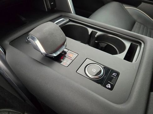 Certified 2023 Land Rover Discovery Metropolitan Edition AWD/4WD image 23