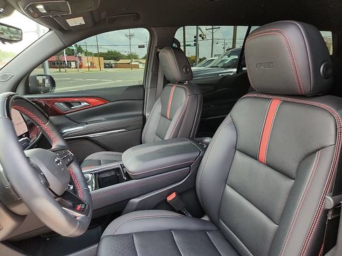 Used 2026 Chevrolet Traverse RS w/ LPO, Floor Liner Package FWD image 8