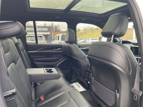 New 2026 Jeep Grand Cherokee Limited w/ Limited Altitude Package AWD/4WD image 14