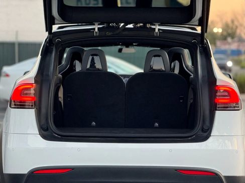Used 2016 Tesla Model X 75D image 10