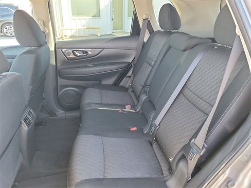 Used 2019 Nissan Rogue SV image 13