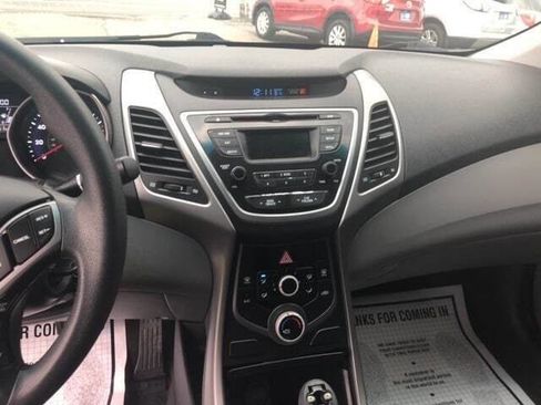 Used 2014 Hyundai Elantra SE image 14