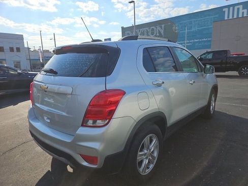 Used 2019 Chevrolet Trax LT w/ LT Convenience Package image 2