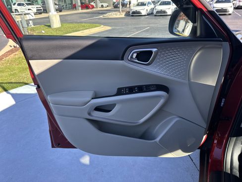 Used 2023 Kia Soul LX w/ LX Technology Package image 14
