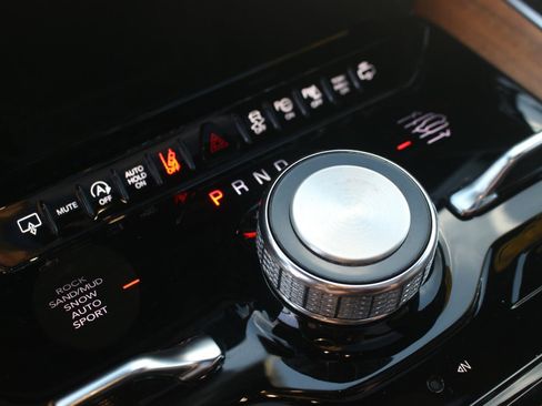 Used 2024 Jeep Grand Wagoneer L Series III image 28