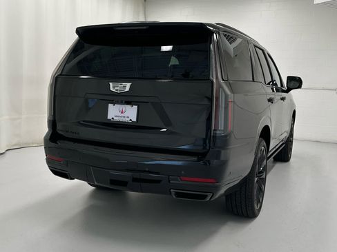 Used 2026 Cadillac Escalade Platinum Sport w/ LPO, ONYX Package AWD/4WD image 6