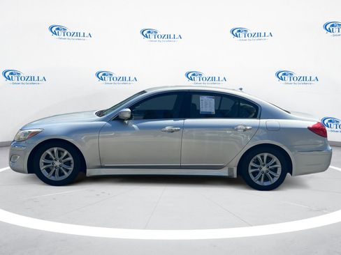 Used 2012 Hyundai Genesis 3.8 image 2