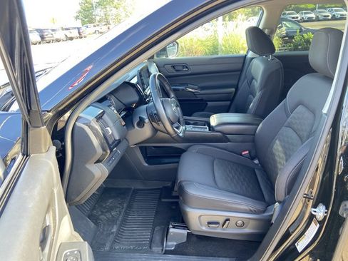 Used 2024 Nissan Pathfinder SV FWD image 37