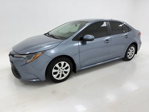 Used 2025 Toyota Corolla LE FWD image 5