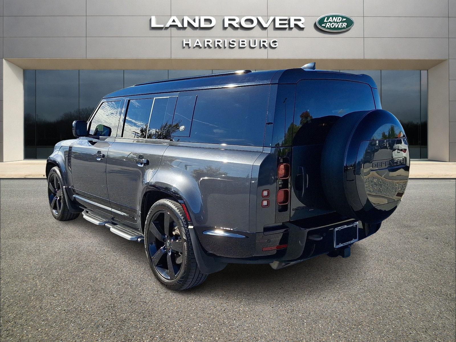Used 2023 Land Rover Defender 130 X-Dynamic SE AWD/4WD image 2