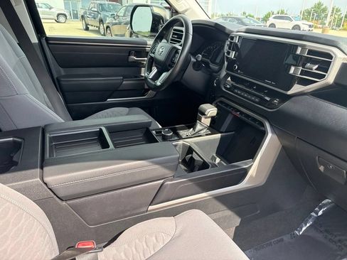 Used 2022 Toyota Tundra SR5 w/ SR5 Convenience Package AWD/4WD image 22