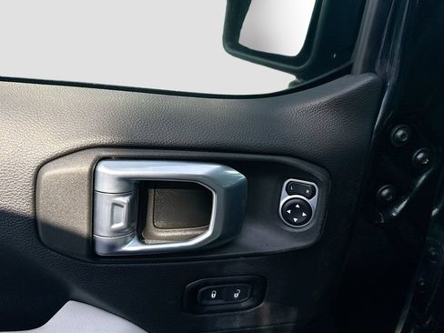 Used 2023 Jeep Wrangler Unlimited Sahara AWD/4WD image 9