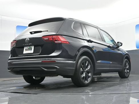 Used 2023 Volkswagen Tiguan SE w/ Panoramic Sunroof Package FWD image 23