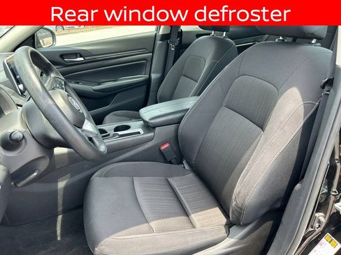 Used 2025 Nissan Altima 2.5 SV FWD image 13