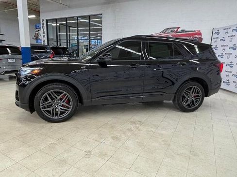 Certified 2025 Ford Explorer ST-Line w/ Premium Package image 4